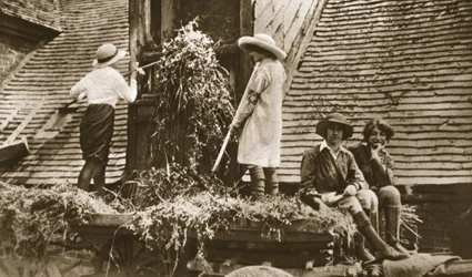 Women on the land: some interesting scenes at Evesham